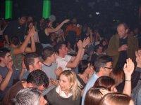 I numerosissimi fans accorsi alla discoteca di Domodossola